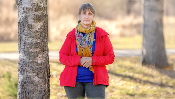 Võrumaa arenduskeskuse projektispetsialist Kaire Trumm abistab kohalikke toetusetaotlejaid võimalike tõrgete puhul. Foto: AIGAR NAGEL